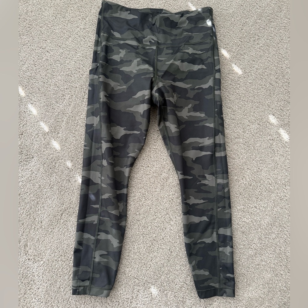 Athleta Ultimate Camo 7/8 Tight